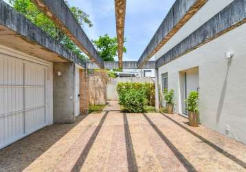 Versátil casa tipo  para venda com 4 quartos, 231m²