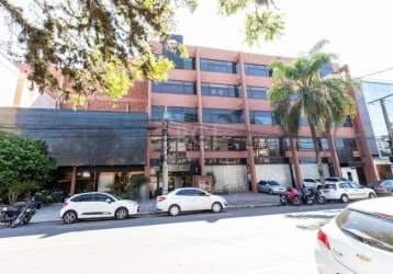 Conjunto comercial para locação em prédio corporativo, na avenida pernambuco - bairro navegantes, bairro é conhecido pela presença de indústrias, comércios e prestação de serviços. o conjunto possui 9