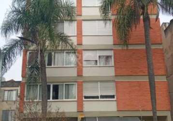 Excelente apartamento 2 dormitórios semimobiliado. com living 2 ambientes, banheiro, área de serviço, ótimo estado de conservação com 1 vaga de garagem coberta. condomínio com elevador, portaria 24 ho