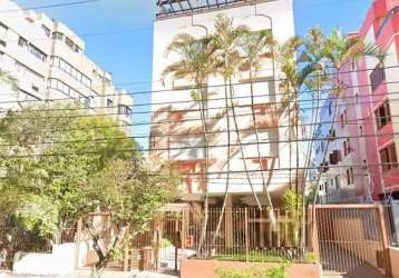 Ótimo apartamento no bairro petrópolis, desocupado, com 66m² privativos, de 2 dormitórios e vaga. possui living amplo, 2 dormitórios, banheiro com box e ventilação natural, cozinha, área de serviço e 