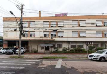 Excelente apartamento com 03 dormitórios, sala cozinha, banheiro social, dependência de empregada banheiro auxiliar, com uma vaga de garagem.&lt;br&gt;possui área de serviço, cozinha, sala com armário