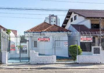 Ótima casa residencial / comercial , com cerca de 180m² privativos, em terreno de 9,90x48m, com excelente localização. &lt;br&gt;casa com vários ambientes , 1 banheiro social, 2 salas separadas da cas