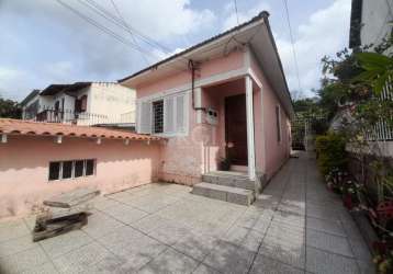 Duas casas no bairro teresópolis:&lt;br&gt;terreno de 338,80m²: 7,70mx44,00m com duas casa, área construída de 115m².&lt;br&gt;cada uma das casas conta com 2 dormitórios, living, cozinha e banheiro. p