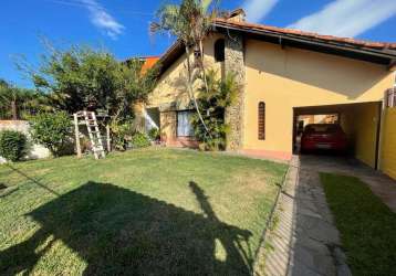 Casa 5 dormitórios, 3 suítes, 4 vagas de garagem, no bairro ipanema, porto alegre/rs    &lt;br&gt; &lt;br&gt;casa  5 dormitórios sendo 3 suítes,   no térreo tem  2 dormitórios e 1 pode ser usado de es