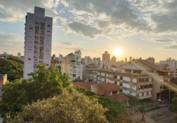 Apartamento com 2 dormitórios, 70m2 sendo 1 suite, de frente, privacidade, amplo living com churrasqueira e linda vista, definida, cozinha iluminada, video porteiro,  2 vagas, prédio zero km,  apenas 