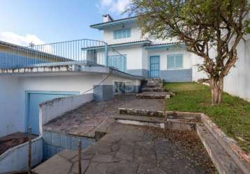 Casa com piscina em localização nobre no bairro tristeza com vista para rio guaíba.&lt;br&gt;são 4 amplos dormitórios, sendo 1 suíte com closet e banheira de hidromassagem, living 2 ambientes com lava