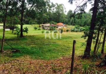 Sítio com 80,6 hectares, apenas à 30km da rótula da carlos gomes, na antiga estrada do espigão.&lt;br&gt;possui mata nativa, figueiras e nascentes.&lt;br&gt;casa principal com 3 dortmitórios, living c