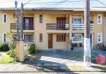 Casa em condomínio na zona sul, no bairro hípica, com 2 dormitórios, living para dois ambientes, cozinha mobiliada, lavabo, lavanderia, espaço gourmet com churrasqueira, banheiro social, 2 vagas de ga