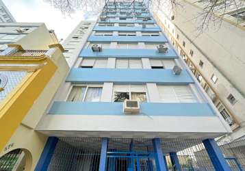 Excelente apartamento à venda, ocalizado no centro histórico. com 2 dormitórios, banheiro social, vaga de garagem, área privativa de 66.93m² e área total de 99.71m². o imóvel possui água quente, andar