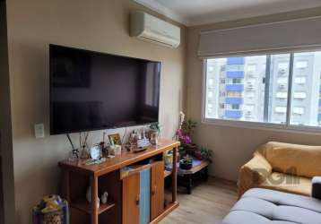 Apartamento no bairro santana em porto alegre. 3 dormitórios, sendo 1 suíte. semi mobiliado com móveis sob medida de excelente qualidade. churrasqueira. permanecem no imóvel cortinas, ar condicionado,