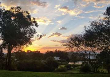 Esta será a vista do pôr do sol de sua varanda!! excelente terreno , situado no ponto alto do condomínio terra ville. vista deslumbrante para o campo de golfe, e para o guaíba! venha construir a casa 