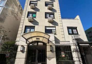 Apartamento de três quartos, suíte, wc social completo, churrasqueira no apartamento.  os três quartos de frente para a rua.  bairro auxiliadora. vaga dupla escriturada.&lt;br&gt; elevador, gás centra