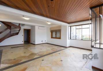 Cobertura com 03 três dormitórios na av.ganzo ,bairro menino deus em porto alegre / rs. mede 262 m² privativos. conservação impecável. vista belíssima do guaíba. terraço com deck e piscina, churrasque