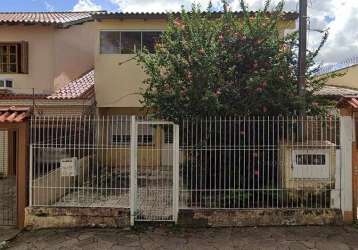 Casa com 3 dormitórios sendo 1 suíte, 2 banheiros, cozinha, sala ampla , garagem para carros, com ótimo terreno de 300m² no bairro nonoai. aos fundos, possui um pátio coberto e uma estrutura que neces