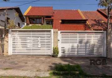 Casa de 4 dormitórios mobiliada para venda no bairro jardim itu sabara.&lt;br&gt;&lt;br&gt;casa completamente mobiliada, com 4 dormitórios, sendo 1 suíte, 3 banheiros e 3 garagens. pátio com paisagism