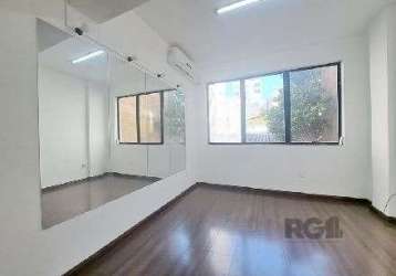 Excelente  sala comercial no bairro cidade baixa - porto alegre, 65,53m², térreo com hall, banheiro social, 02 salas e área externa privativa coberta, mezanino com 02 salas e lavabo, piso laminado/cer