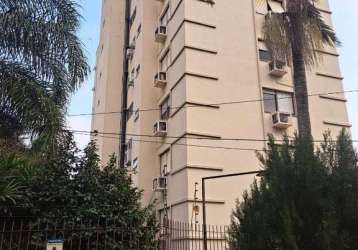 Apartamento 3 dormitório com 154m2 sendo uma suite  , living amplo 3 ambientes com 41m2 e com sacada e linda vista  e por do sol do guaiba corredor de acesso aos dormitórios com uma rouparia feita sob