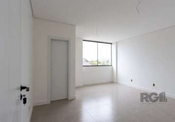 Esta sala comercial de 23 m² é ideal para o seu negócio! conta com banheiro, piso em porcelanato e teto com acabamento em gesso. possibilidade de unificar com outra sala, ampliando o espaço conforme a