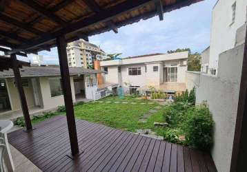 Casa à venda muito bem localizada no bairro trindade, florinanópolis !!