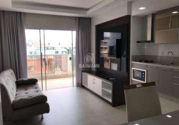 Apartamento com 02 suítes próximo à praia