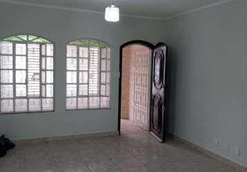 Sobrado com 100 mts, 3 dorms sendo 1 suite, 1 vaga de garagem!