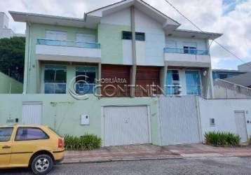 Casa com 3 dormitórios c/ 1 suíte em coqueiros