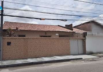 Vendo casa plana na cidade dos funcionários com 3 quartos + escritório, varanda e quintal