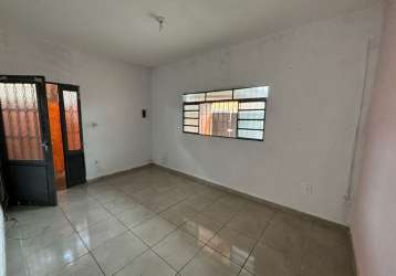 Casa com 2 quartos, ideal para reformar, documentação ok.