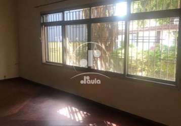 Casa a venda no bairro silveira, 345m² de terreno com casa de 188m², com 3 dormitorios, 2 banheiros, cozinha ampla, 4 vagas de garagem.