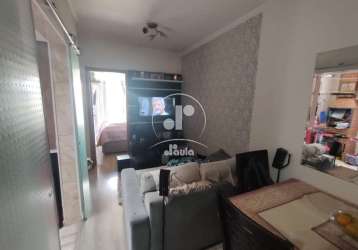 Apartamento rico em armários com 2 dormitórios, quintal com churrasqueira. vaga