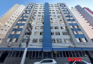 Apartamento com 3 quartos para alugar na rua josé jacques, 163, centro, florianópolis, 80 m2 por r$ 3.500