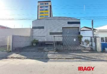 Barracão / galpão / depósito com 4 salas para alugar na angelo girardi, 94, barreiros, são josé, 253 m2 por r$ 9.700