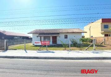 Casa com 2 quartos para alugar na rua laura duarte prazeres, 255, campeche, florianópolis, 72 m2 por r$ 4.500