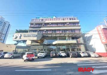 Sala comercial com 4 salas para alugar na rua fúlvio aducci, 1028, estreito, florianópolis, 809 m2 por r$ 32.000