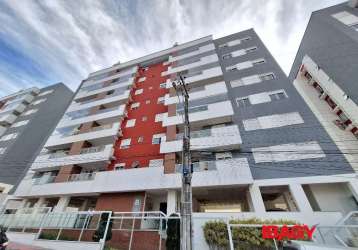 Apartamento com 2 quartos para alugar na rua felipe domingos petry, 600, praia comprida, são josé, 79 m2 por r$ 3.000