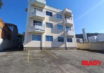 Apartamento com 2 quartos para alugar na rua faial, 08, são sebastião, palhoça, 53 m2 por r$ 1.200