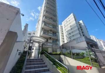 Apartamento com 3 quartos para alugar na praça olívio amorim, 132, centro, florianópolis, 163 m2 por r$ 6.000