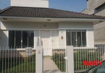 Casa com 4 quartos para alugar na das canafístulas, 86, madri, palhoça, 90 m2 por r$ 3.600