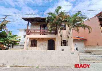 Casa com 4 quartos para alugar na servidão francisca pereira, 150, ingleses do rio vermelho, florianópolis, 138 m2 por r$ 4.499