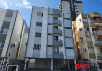 Apartamento com 2 quartos para alugar na rua ernesto giorno, 48, kobrasol, são josé, 58 m2 por r$ 2.200