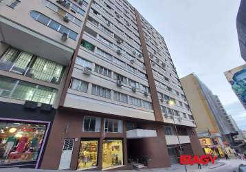 Apartamento com 2 quartos para alugar na avenida prefeito osmar cunha, 78, centro, florianópolis, 84 m2 por r$ 3.500