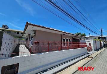 Casa com 4 quartos para alugar na ari da silva, 125, rio grande, palhoça por r$ 4.100