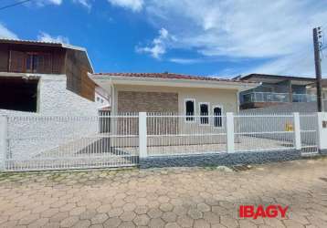 Casa com 2 quartos para alugar na servidão maria ramos ouriques, 215, ribeirão da ilha, florianópolis, 57 m2 por r$ 3.500