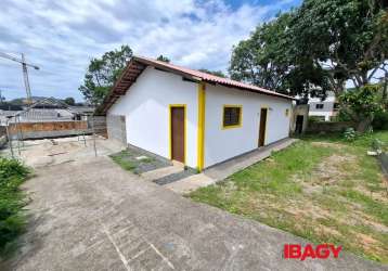 Casa com 3 quartos para alugar na travessa calêndula, 128, ingleses do rio vermelho, florianópolis, 100 m2 por r$ 3.600