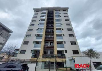 Apartamento com 2 quartos para alugar na rua josé batista rosa, 31, trindade, florianópolis, 63 m2 por r$ 4.400