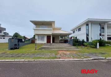 Casa em condomínio fechado com 3 quartos para alugar na avenida red park, 784, são joão do rio vermelho, florianópolis, 205 m2 por r$ 8.000