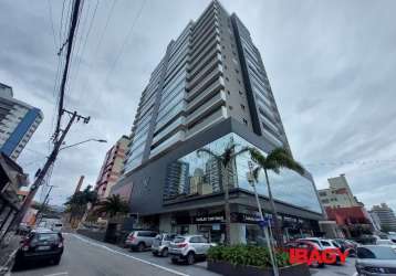 Apartamento com 3 quartos para alugar na rua walter da silva koerich, 150, kobrasol, são josé, 140 m2 por r$ 6.500