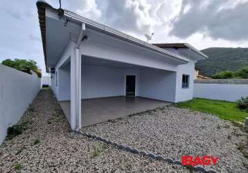 Casa com 3 quartos para alugar na servidão valdemiro francisco senabio, 240, são joão do rio vermelho, florianópolis, 197 m2 por r$ 5.000