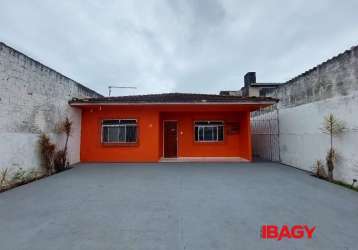 Casa para alugar na rua lindolfo jasper, 72, roçado, são josé, 121 m2 por r$ 2.850