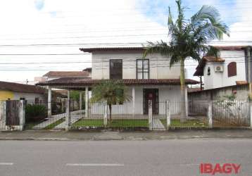 Casa com 9 quartos para alugar na rua governador josé boabaid, 67, centro, palhoça, 299 m2 por r$ 4.000